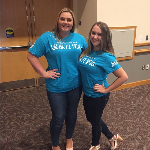 Meet your Posher, Ashley! - Picture 3 of 6